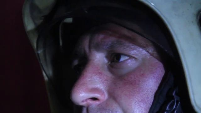 Минута молчания и огни маячков: мемориальная акция севастопольских сотрудников МЧС в ночь на 22 июня