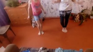 Танец под песню Руки Верх Танцуй