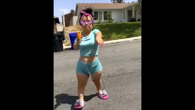 mini twerk смотреть онлайн