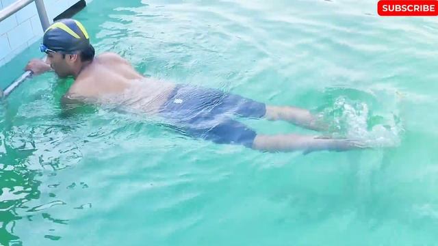 Swimming Tips For Beginners - Side Breathing & Kick Tips смотреть онлайн