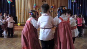 Танец "Бабушка, испеки оладушки!"