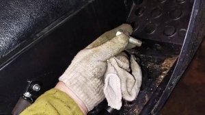 рычаг подвески тайга500 способ открутить болт.