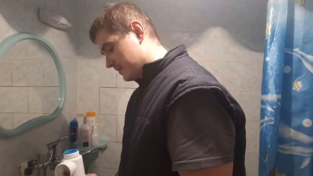 Вот так мы бухие в хлам чистим сифон в умывальнике! смотреть онлайн