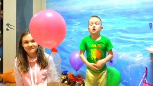 Воздушный шарик надулся сам? Kids play with balloons