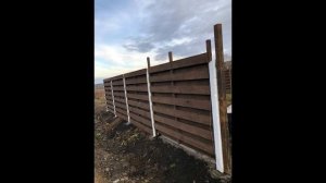 Бетонные столбы для забора, способы крепления заборного полотна