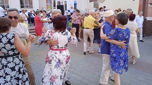 Вальс ,,Над Волнами,, Брестский духовой оркестр. Дирижёр В.Коваль . ??? смотреть онлайн