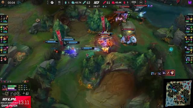 UZI IS BACK in the LPL!! смотреть онлайн