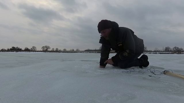 Ловить живца Раколовкой зимой.?... А почему нет...