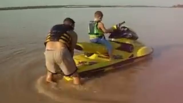 sea doo xp 800 , macwilly y valentino смотреть онлайн