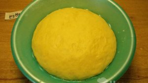 Сдобная дрожжевая выпечка на сыворотке