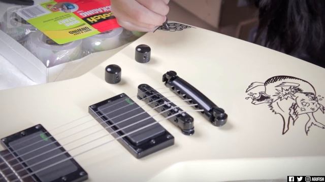 Making a CHEAP Guitar into an Awesome Metallica Tribute!! || James Hetfield-Inspired Project Build смотреть онлайн