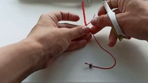 Фенечка с красной нити