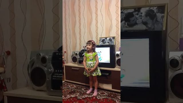 Маргоша поет песенку про бабушку смотреть онлайн