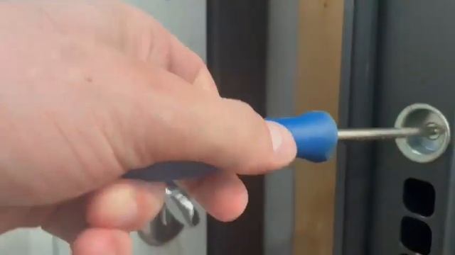 Регулировка входной двери Sigma Doors эксцентриком. Видеоинструкция смотреть онлайн