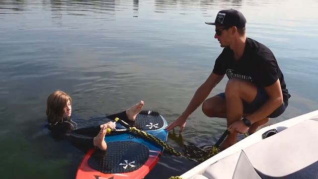 Осваиваем вейксерф трюки: Как встать на доску или твой первый старт смотреть онлайн