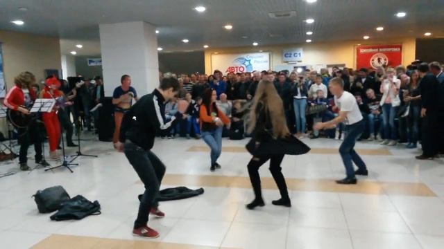 Товарищ Илюха отжёг в ЦУМе (г.Пенза)