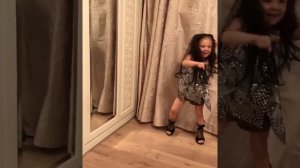 Я твоя маленькая девочка в шикарном Авто