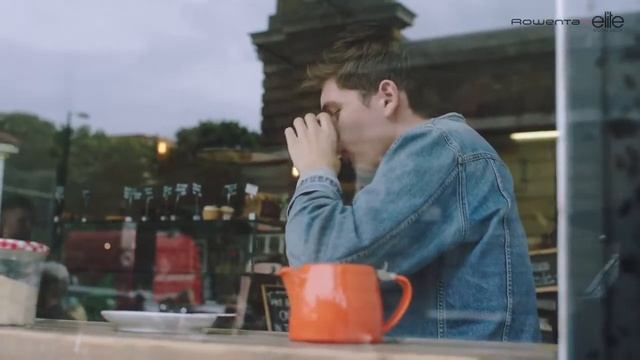 (CZ/SK) Žehlička na vlasy 2v1 Rowenta LISS&CURL SF4522D0 - Dokonalý účes смотреть онлайн