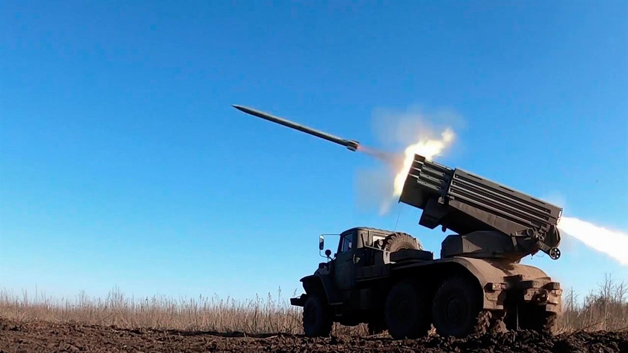 Российские артиллеристы уничтожают укрепрайоны ВСУ на Запорожском направлении