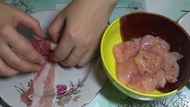 Вкусный рецепт рулетики из куриного филе в беконе. Рулетики сочные на НОВОГОДНИЙ СТОЛ 2022