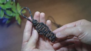 Брелок из паракорда