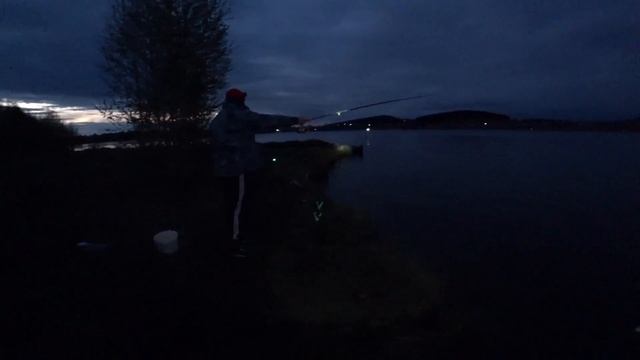 ЛОВИМ НА ФИДЕР В ЧЕРНОЙ, ЗАЕХАЛИ НА РЕКУ КАНАВА И НАЧАЛСЯ ТАКОЙ КЛЁВ РЫБАЛКОЙ ОСТАЛИСЬ ДОВОЛЬНЫ! смотреть онлайн