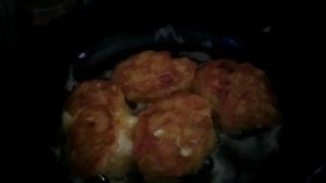 ? Оладьи на дрожжах с колбасой и сыром.?