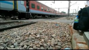 Trains At Busiest aka Hazrat Nizamuddin Railway Station : Indian Railways