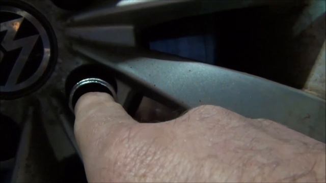 Выкручиваем секретку из колеса без специнструмента