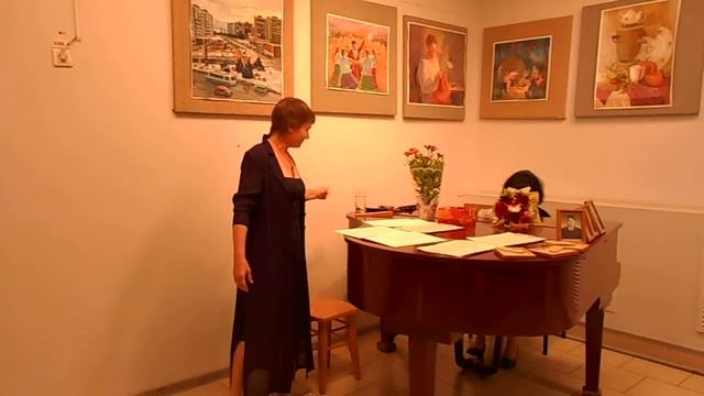 Стихи: "Я ТЕБЯ ОТПУСКАЮ, РОДНАЯ..." и "Я - ДЕВОЧКА С ДВОРЯНСКИМ ВОПЛОЩЕНИЕМ..." смотреть онлайн