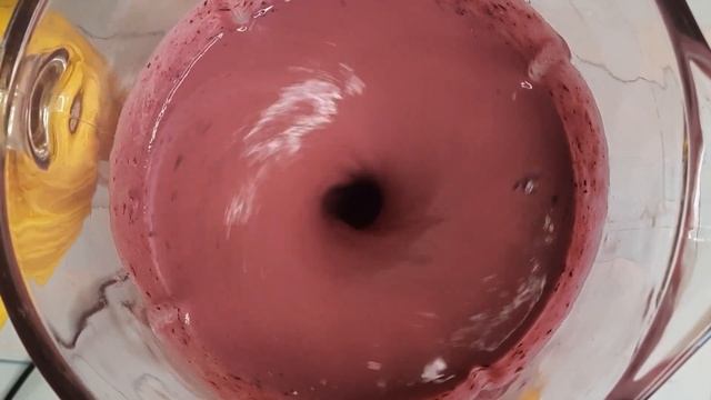 Молочный коктейль с черникой и бананом ?? Молочный смузи с мятой. Рецепт. Милкшейк. смотреть онлайн