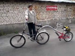 Веломотор Комета на велоприцепе.