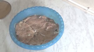 Стейк из свинины на решетке.