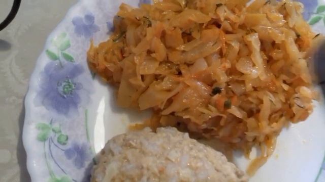 Вот такие тефтельки, не пареные, не жареные. Прекрасный для них гарнир, ароматная капуста! ? смотреть онлайн