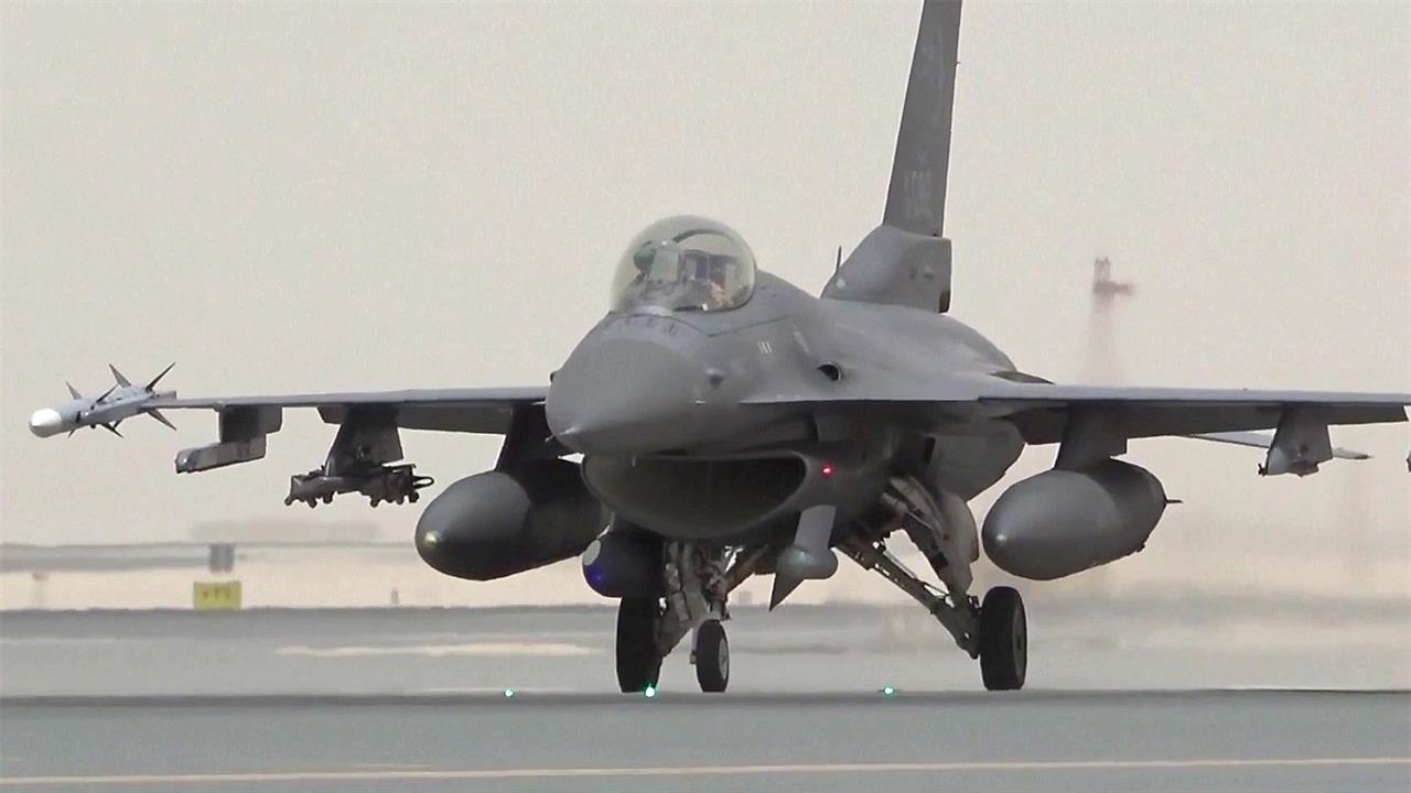 Джо Байден поддержал идею союзников обучать украинских пилотов на истребителях F-16