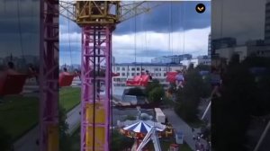 В Ижевске спасатели сняли людей со сломавшегося аттракциона