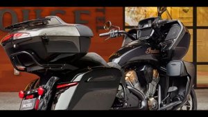 2023 Indian Pursuit Elite a limited edition bagger in Super Graphite Metallic