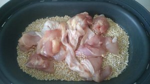 Ячневая каша с куриными бедрами в пароварке