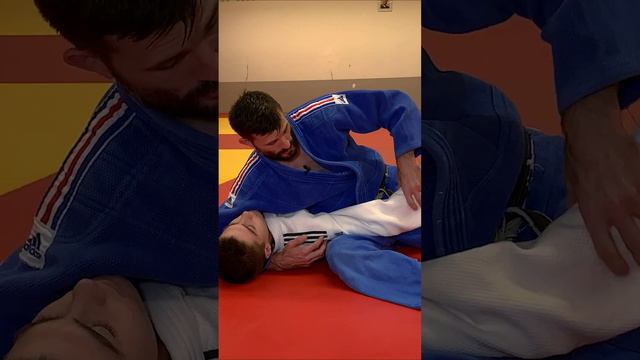 Ashi-Gatame à partir de l'immobilisation Hon-Gesa-Gatame (Finaliser avec clés de bras puissante)