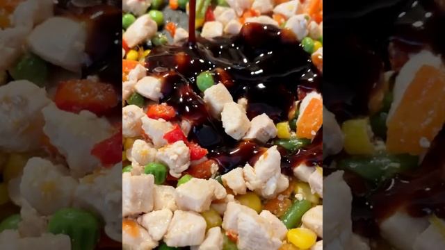 Рис с овощами и курицей в соусе Терияки✌
