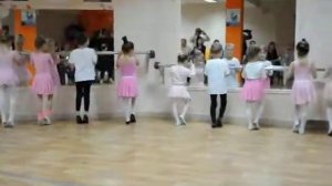 урок классического танца, возраст 5-7 лет
