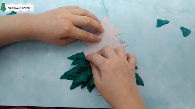 Пластилиновая аппликация. Новогодняя елка из пластилина на картоне. смотреть онлайн