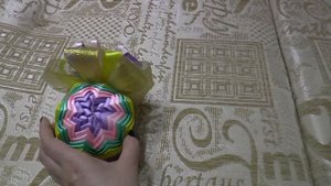 Идеи подарков и украшений на Новый год! Елочные шары "Канзаши" в технике артишок.