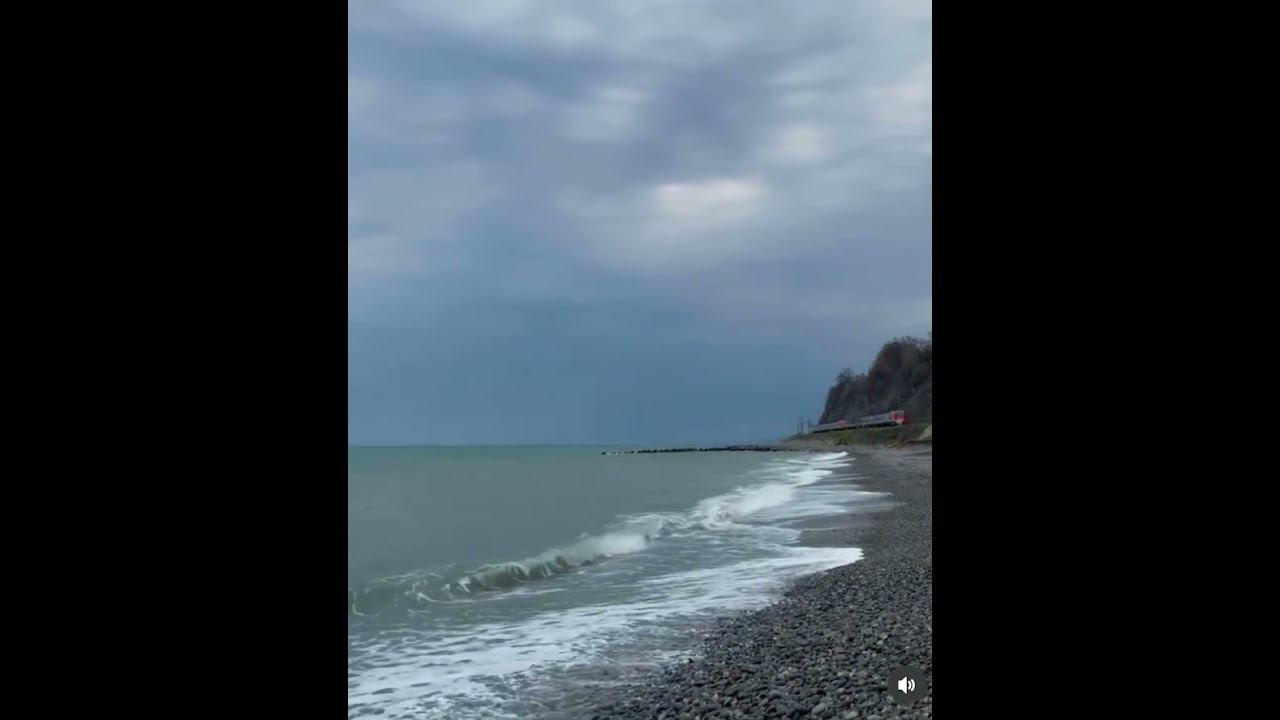 Обстановка на пляжах Сочи. Головинка. #сочи #море #пляж #sochi #берег #головинка смотреть онлайн