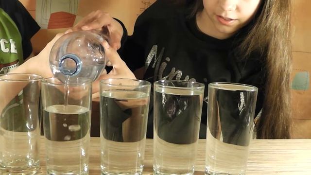 Опыт со стаканами и водой смотреть онлайн