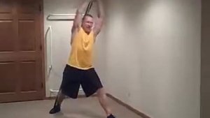 Резина для тренировок. Тренировка дома  с зеленой резиной .