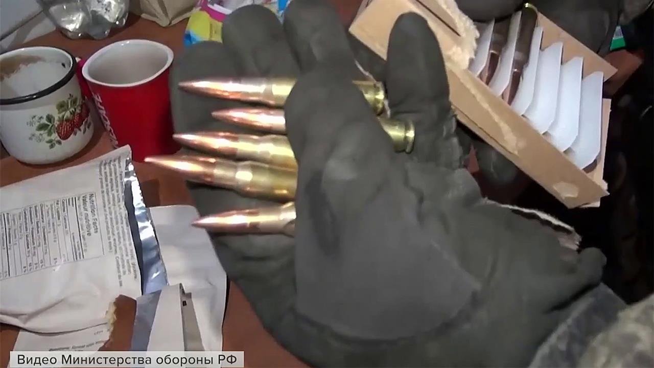 Российские бойцы на занятых позициях в Адвеевке находят огромное количество западного оружия