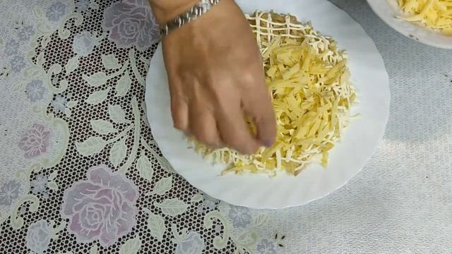 Слоёный САЛАТ С КУРИЦЕЙ И ЧЕРНОСЛИВОМ /#салатнапраздник