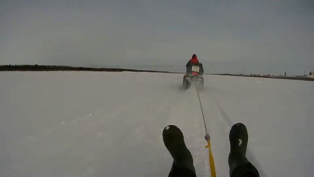 Поездка на снегоходе по поселку и покатушки на бублике смотреть онлайн