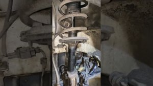 SsangYong Actyon переднии амортизаторы.